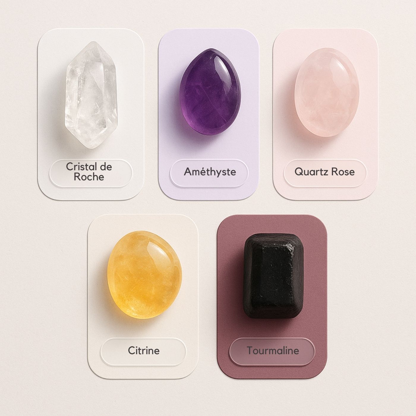 Flatlay des 5 pierres : cristal, améthyste, quartz rose, citrine, tourmaline noire